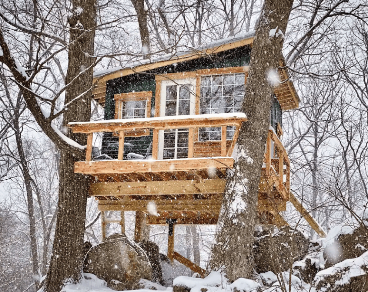 Casas en los árboles, madera y naturaleza