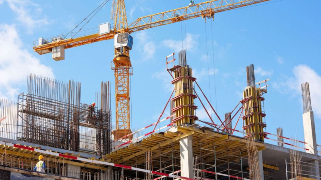 El peso invisible que frena a la construcción: Los impuestos ya representan más del 50% del costo de las obras