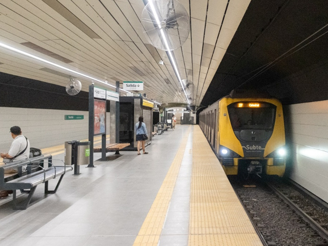 Dos estaciones de subte reabrieron al público