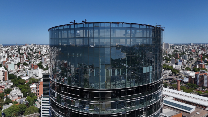 El mega desarrollo de US$ 220 millones que redefine el centro corporativo de Montevideo