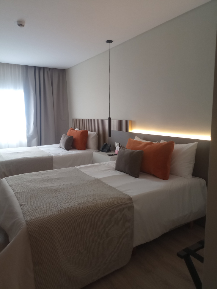 Bahía Blanca: Corte de cintas del primer hotel internacional
